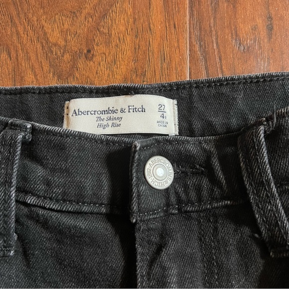 Abercrombie & Fitch Black High Rise Skinny Jeans w/ Slits - Picture 4 of 4